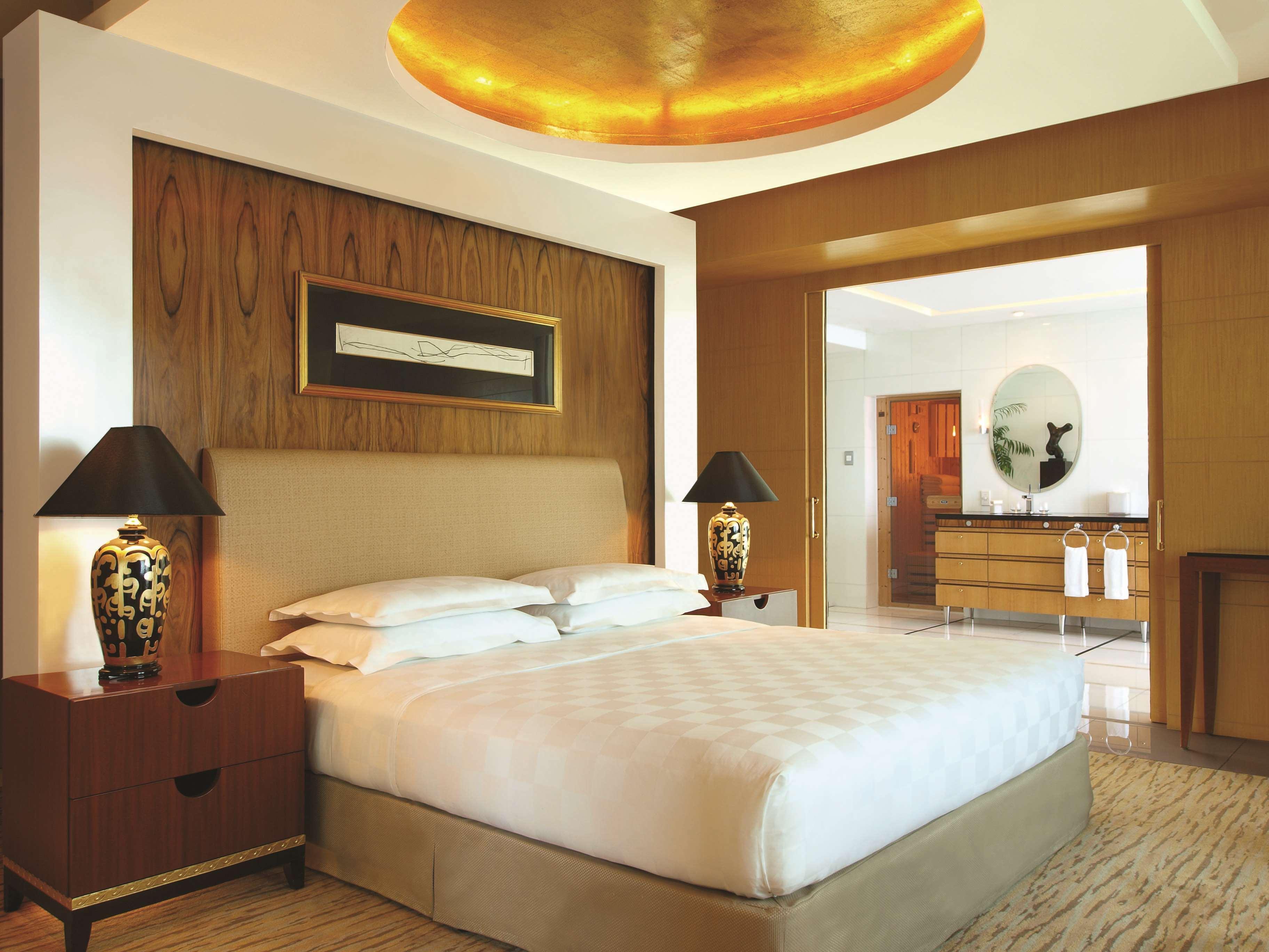 New Coast Hotel Манила Экстерьер фото A bedroom at the Shangri-La Hotel, Kuala Lumpur